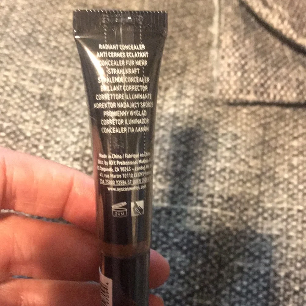 NWT NYX Born To Glow Under Eye Concealer